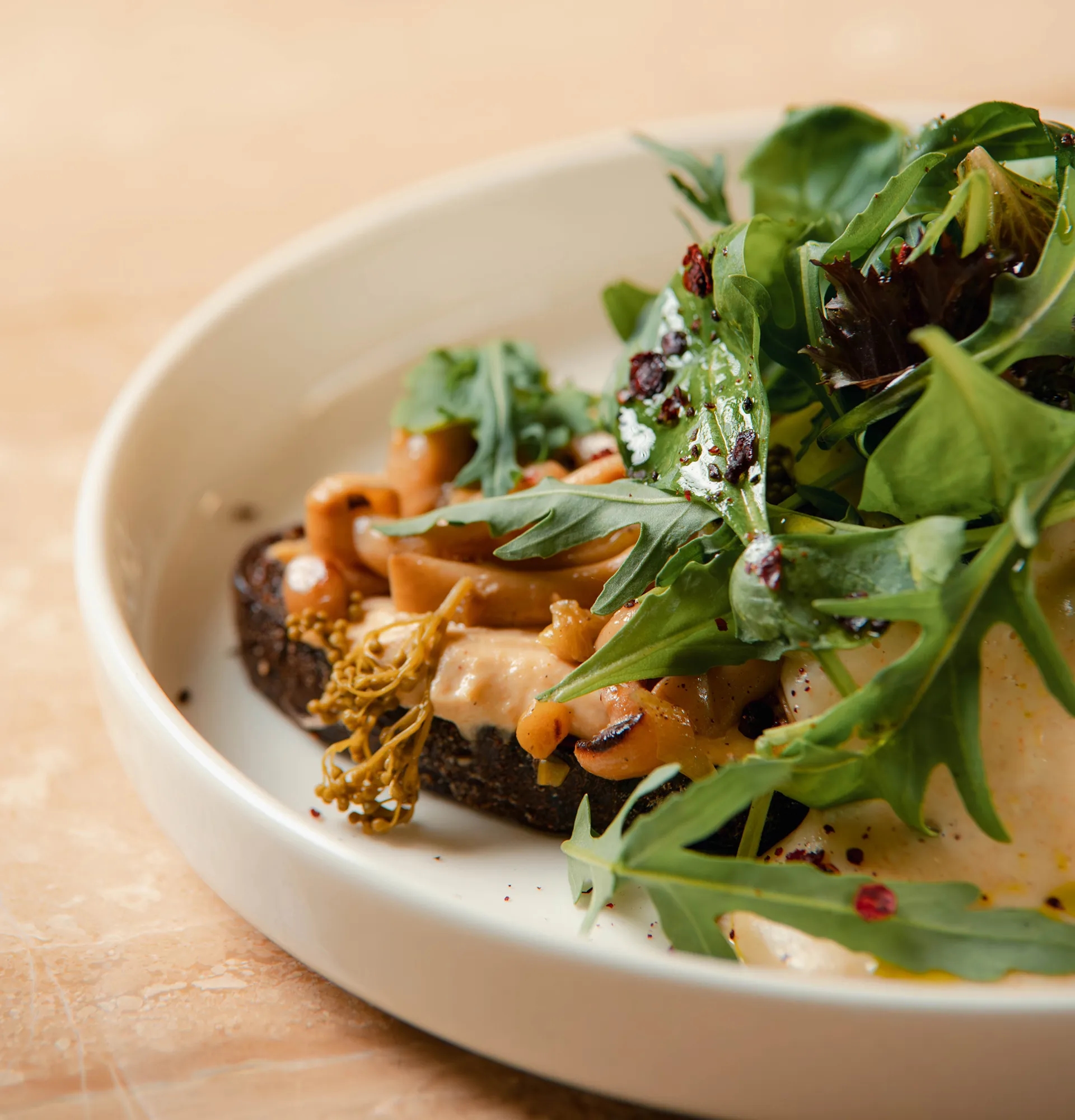 Тост з грибами Шимеджи