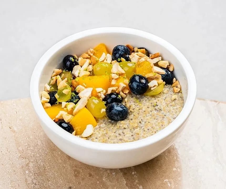 Sweet quinoa with hazelnut sauce